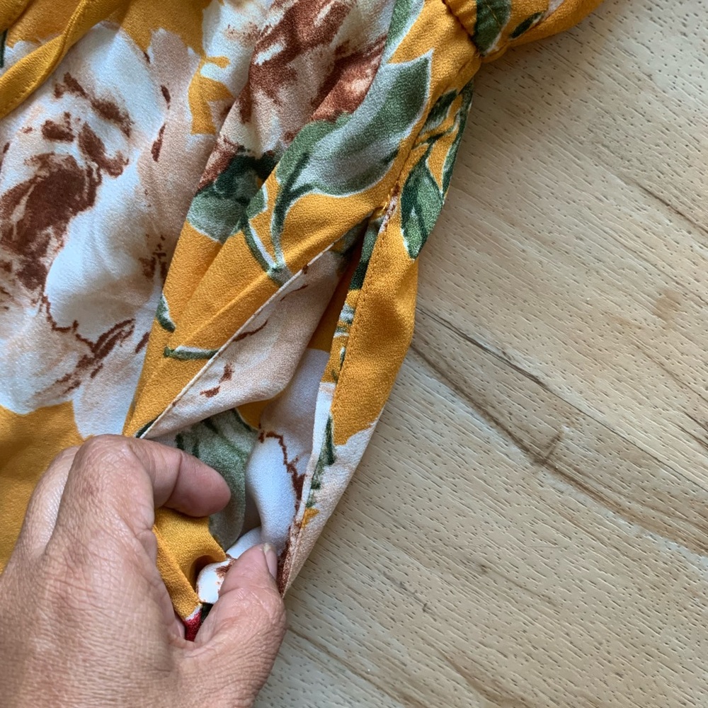 XHILARATION FLORAL DEEP V-NECK STRAPPY WRAP-FRONT JUMPER, MUSTARD Size M - Picture 4 of 6